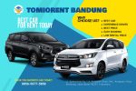 Sewa Innova Reborn Bandung depan hotel dengan layanan profesional dari TOMIORENT